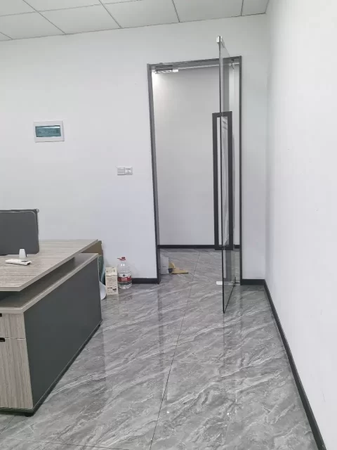 宁波海曙高桥恒迈科创园50平 / 朝南办公室出租租金：1700一个月