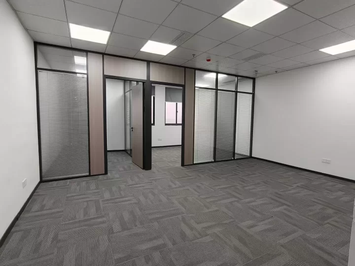 江北洪塘地铁8号线出口 石浦云禧酒店楼上 90平 电梯口位置出租