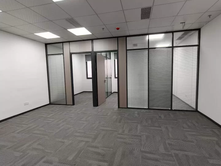 江北洪塘地铁8号线出口 石浦云禧酒店楼上 90平 电梯口位置出租