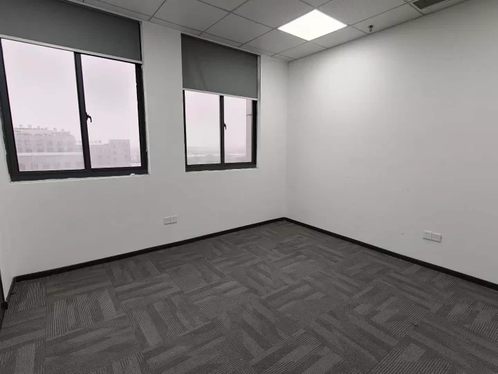 江北洪塘地铁8号线出口 石浦云禧酒店楼上 90平 电梯口位置出租