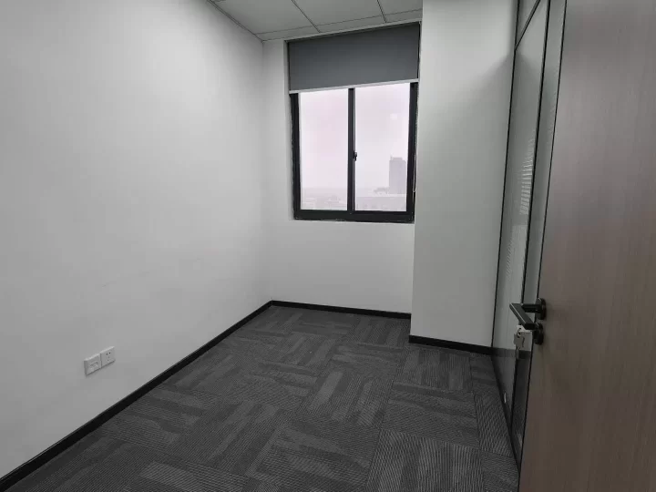 江北洪塘地铁8号线出口 石浦云禧酒店楼上 90平 电梯口位置出租