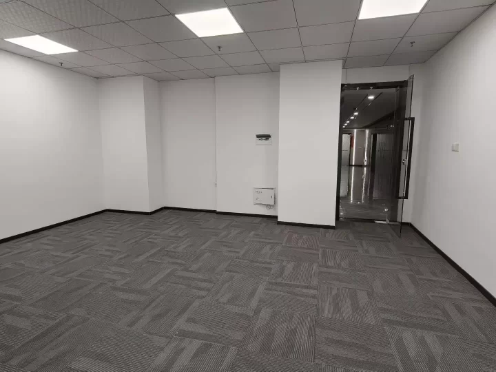 江北洪塘地铁8号线出口 石浦云禧酒店楼上 90平 电梯口位置出租