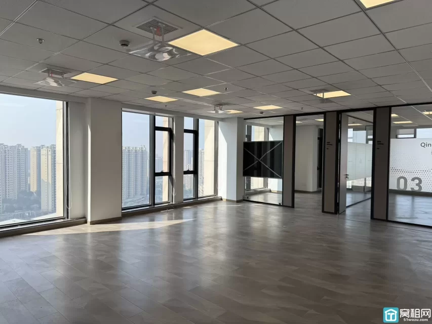 宁波鄞州区滨江商业广场二期170平方米年租金：13万