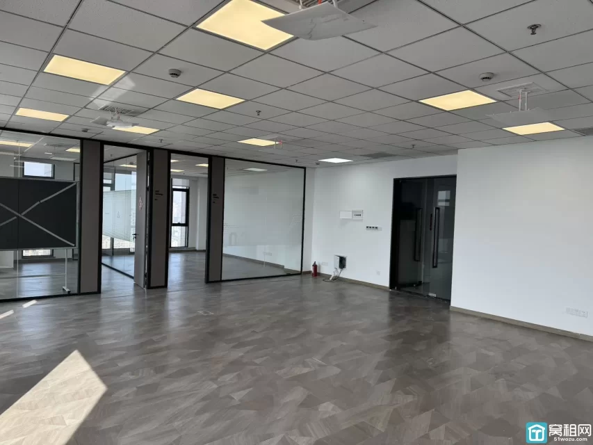 宁波鄞州区滨江商业广场二期170平方米年租金：13万