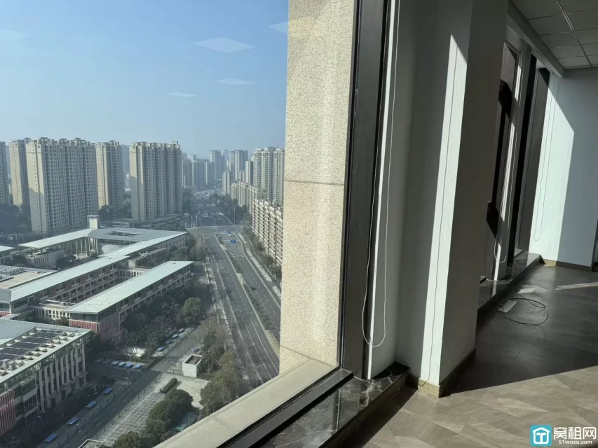 宁波鄞州区滨江商业广场二期170平方米年租金：13万