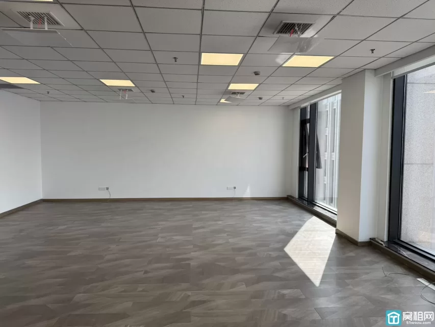 宁波鄞州区滨江商业广场二期170平方米年租金：13万