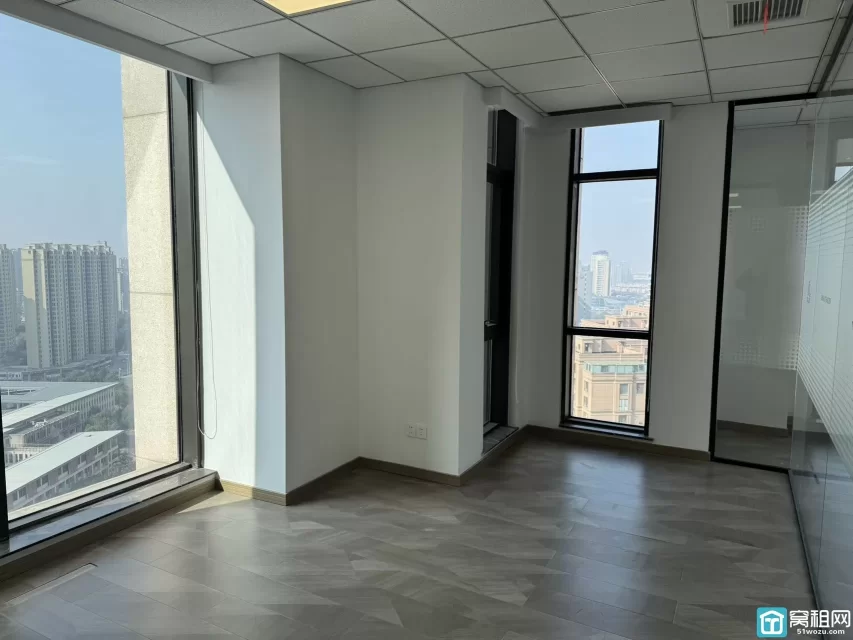 宁波鄞州区滨江商业广场二期170平方米年租金：13万