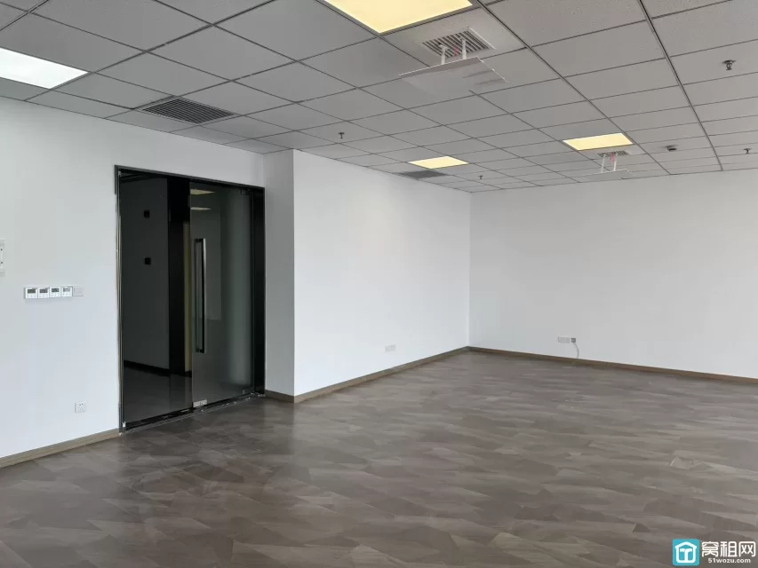 宁波鄞州区滨江商业广场二期170平方米年租金：13万