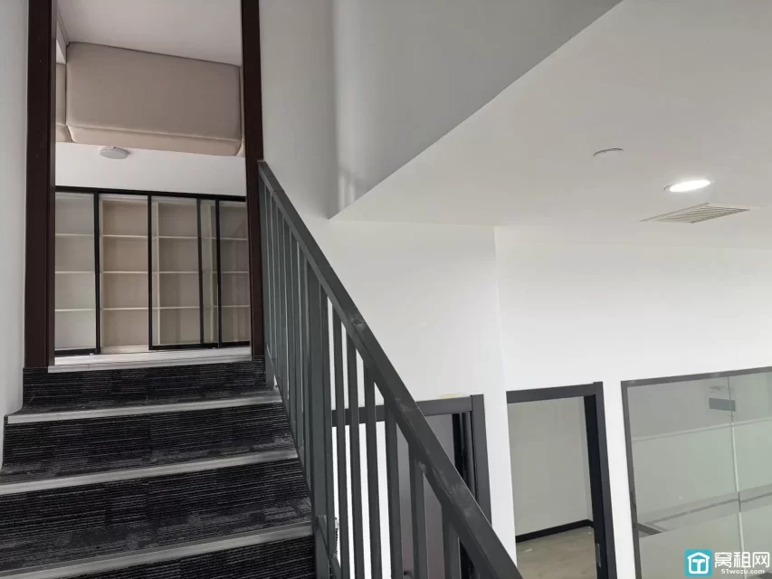 宁波滨江二期8号楼loft 办公室248平方米开发商直租