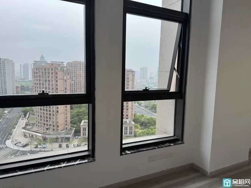 宁波滨江二期200平方米直租办公室年租金：13万