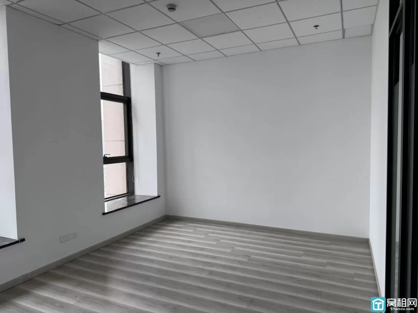 宁波滨江二期200平方米直租办公室年租金：13万