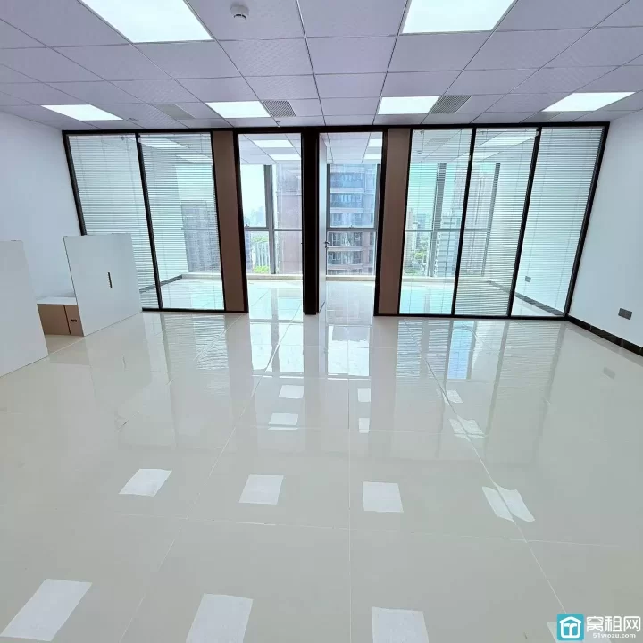 宁波恒创中心隔壁绿园大厦125平，朝西两隔间，特价4500/月，超大落地窗