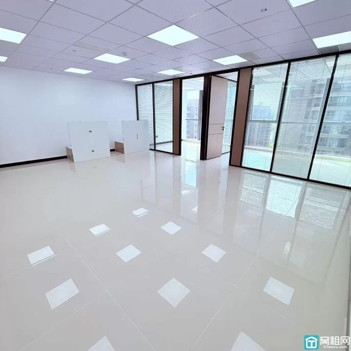 宁波恒创中心隔壁绿园大厦125平，朝西两隔间，特价4500/月，超大落地窗