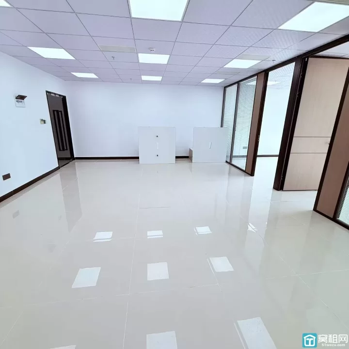 宁波恒创中心隔壁绿园大厦125平，朝西两隔间，特价4500/月，超大落地窗