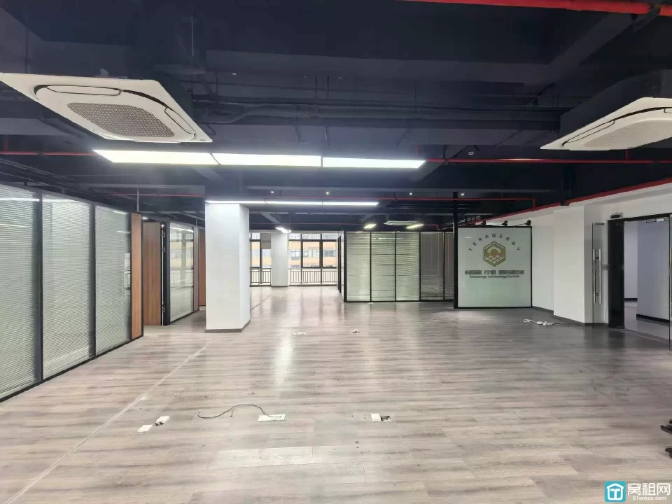 宁波萌恒大厦 461平 东南朝向 7隔间 户型方正 独门独户办公室出租