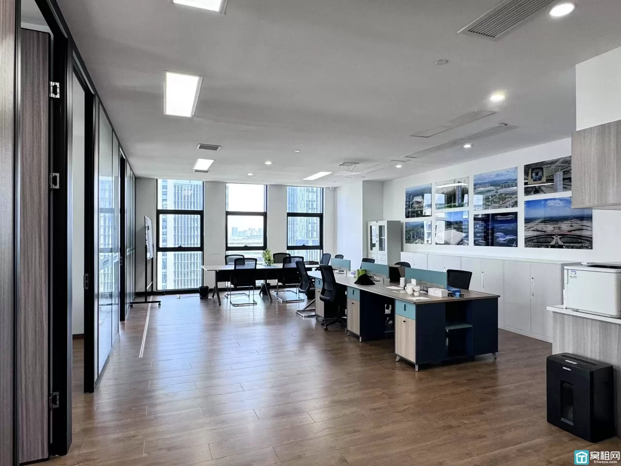 宁波东部新城城投大厦出租面积224.06平，4隔间，双面采光