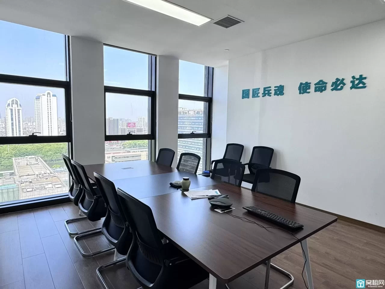 宁波东部新城城投大厦出租面积224.06平，4隔间，双面采光