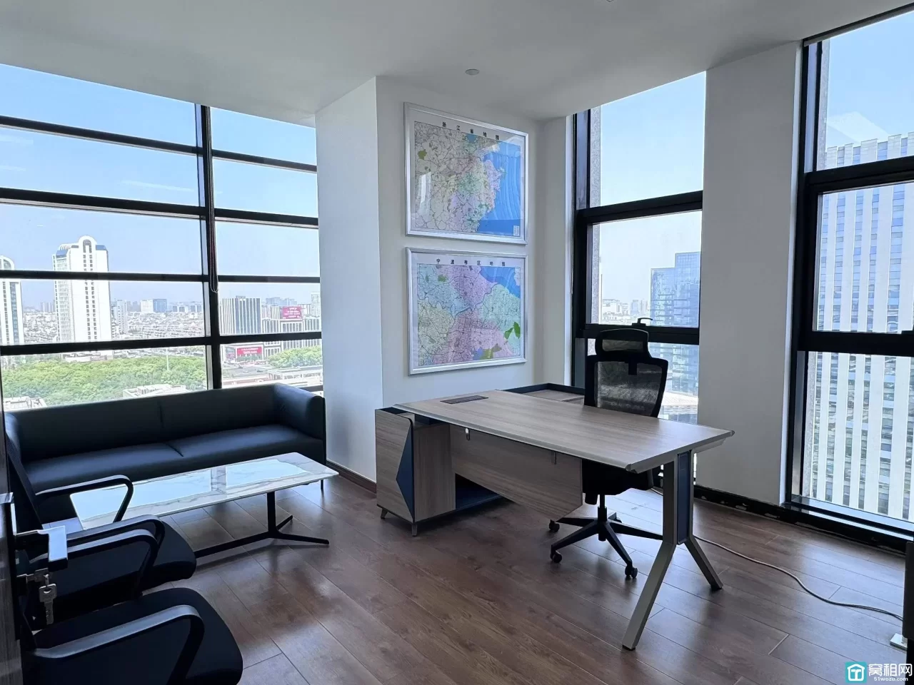 宁波东部新城城投大厦出租面积224.06平，4隔间，双面采光