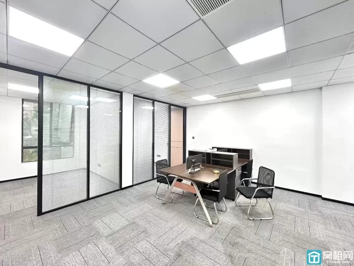 宁波富港电商城84平，精装修两隔间，独立空调，东南朝向，采光好