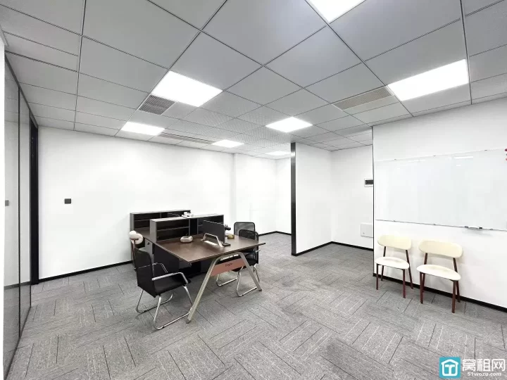 宁波富港电商城84平，精装修两隔间，独立空调，东南朝向，采光好