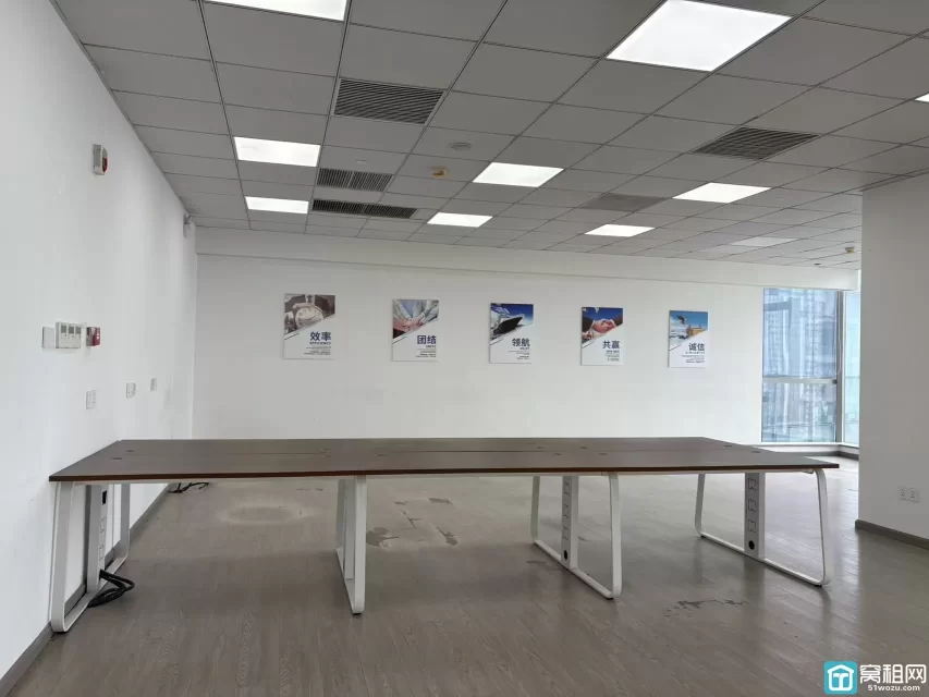 东部新城汇银国际办公室228平米，3+1格局出租