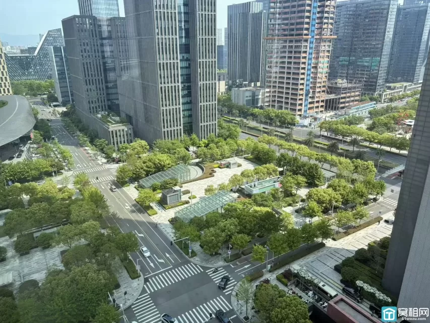 东部新城汇银国际办公室228平米，3+1格局出租