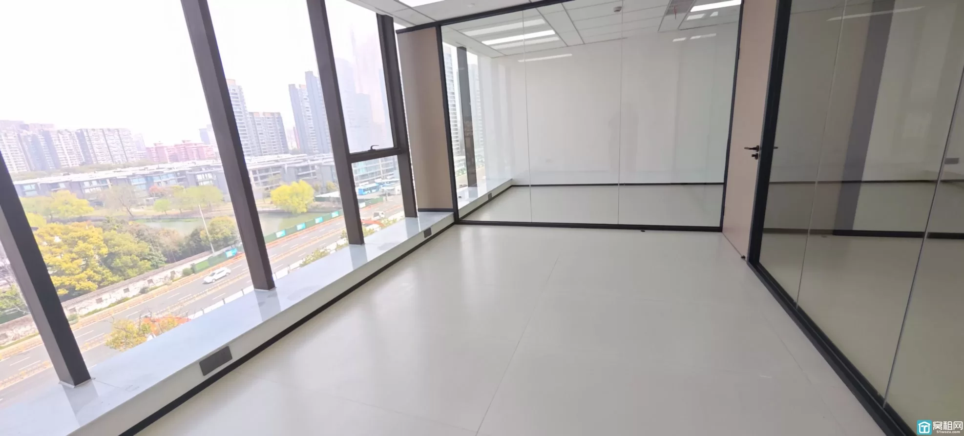 宁波BOBO国际写字楼招租213平米，租金单价1.3元