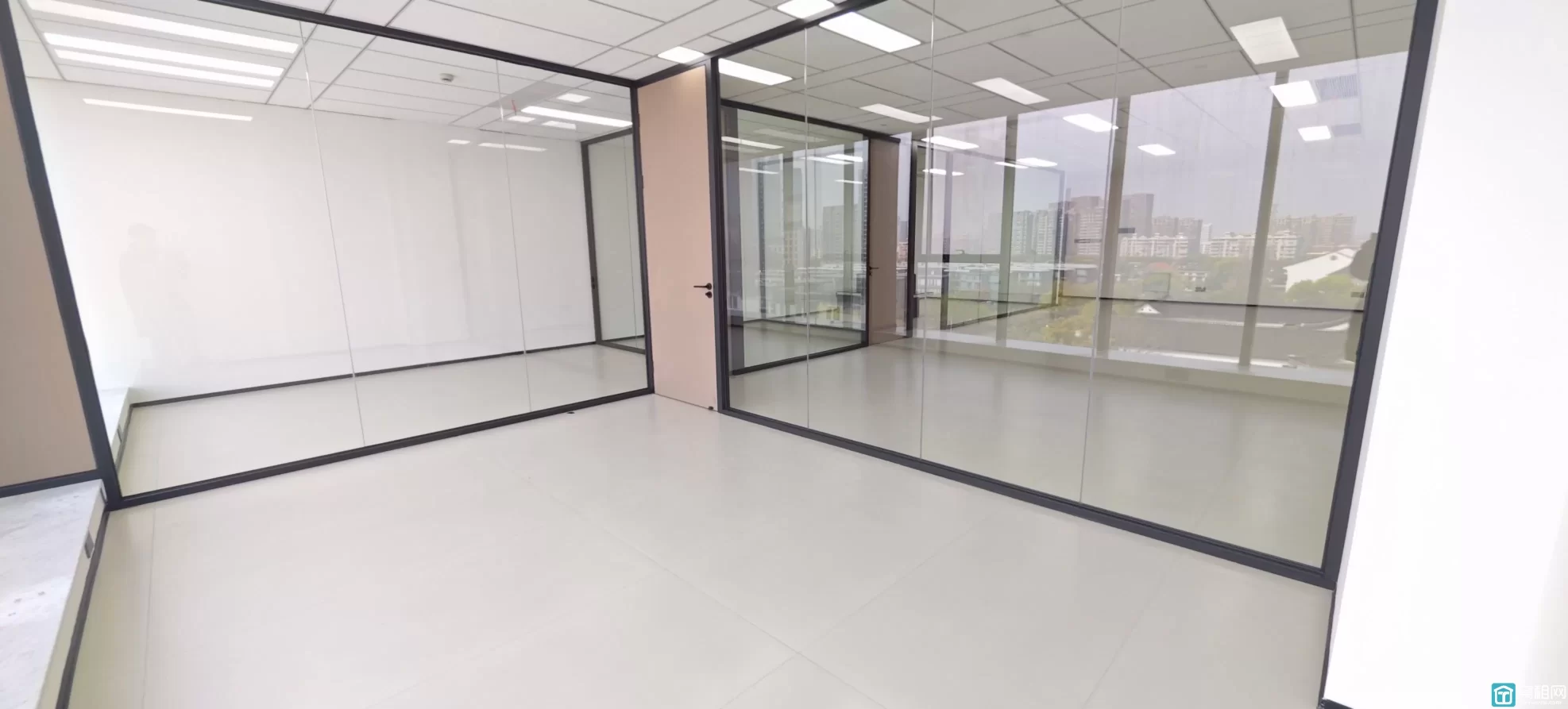 宁波BOBO国际写字楼招租213平米，租金单价1.3元