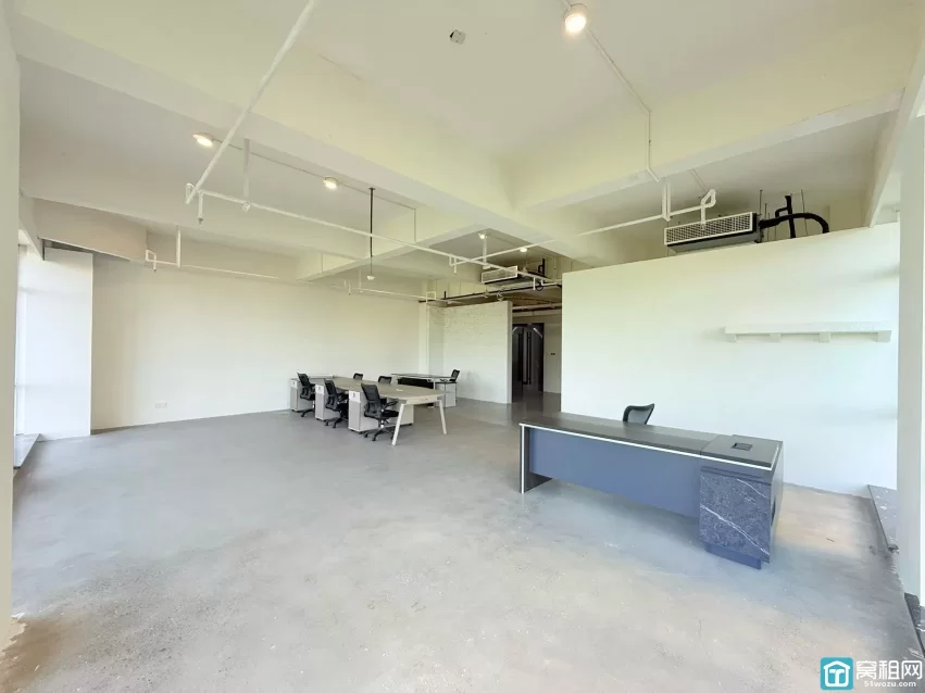 宁波高新区华众控股大厦 180平写字楼出租，东南朝向，单价1.2