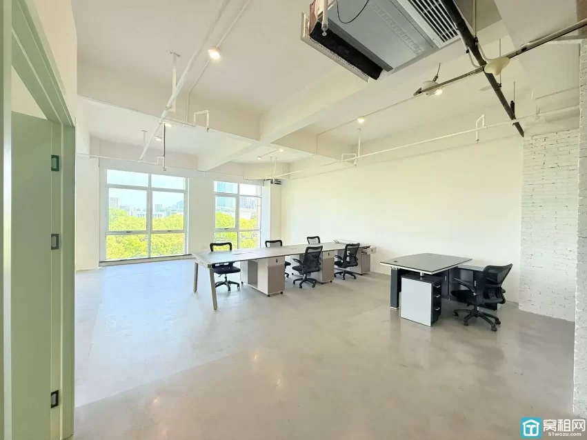 宁波高新区华众控股大厦 180平写字楼出租，东南朝向，单价1.2