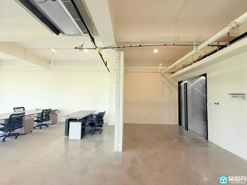 宁波高新区华众控股大厦 180平写字楼出租，东南朝向，单价1.2