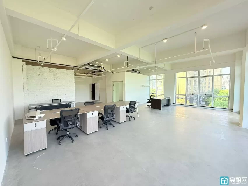 宁波高新区华众控股大厦 180平写字楼出租，东南朝向，单价1.2