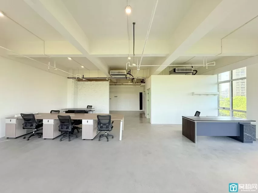 宁波高新区华众控股大厦 180平写字楼出租，东南朝向，单价1.2