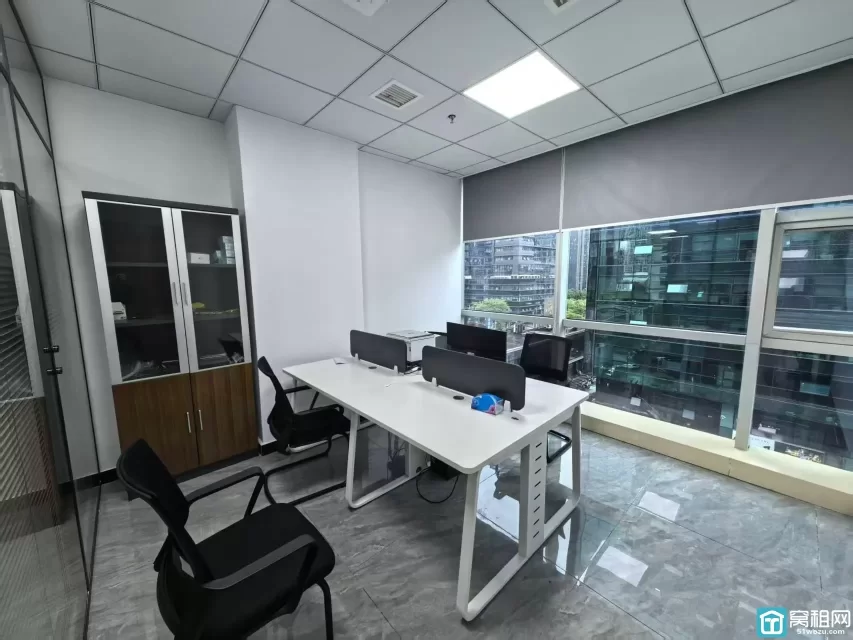 南商地铁口侨商大厦145平朝南落地窗｜户型方正 2隔断格局，采光好