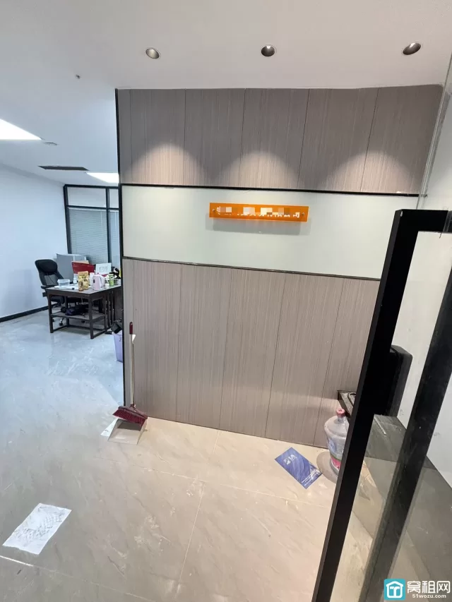 宁波海曙区天一广场平安大厦出租70平米办公室3000元一个月