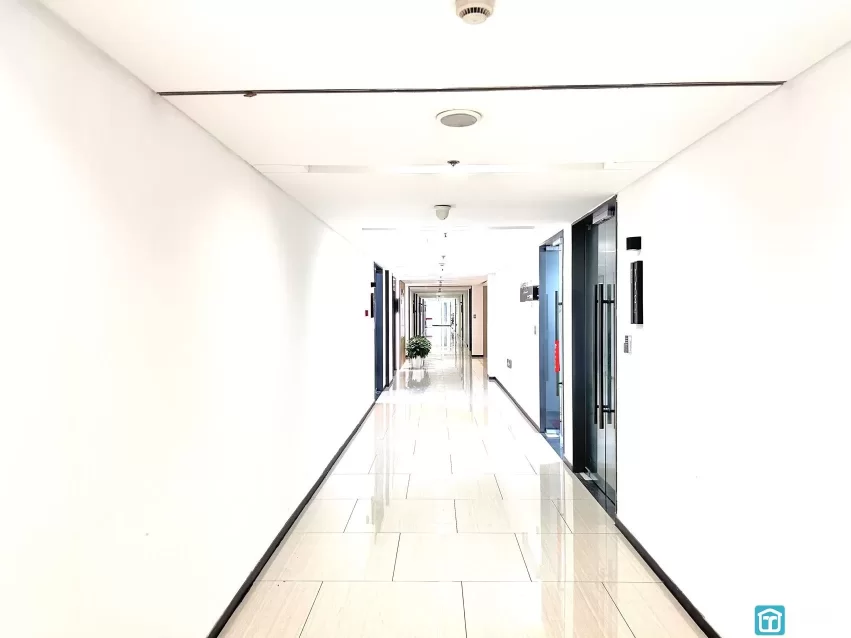 海曙区轻纺城地铁站附近银亿都会大厦121平，精装两隔间，独立空调