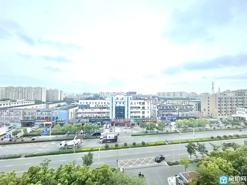 海曙区轻纺城地铁站附近银亿都会大厦121平，精装两隔间，独立空调