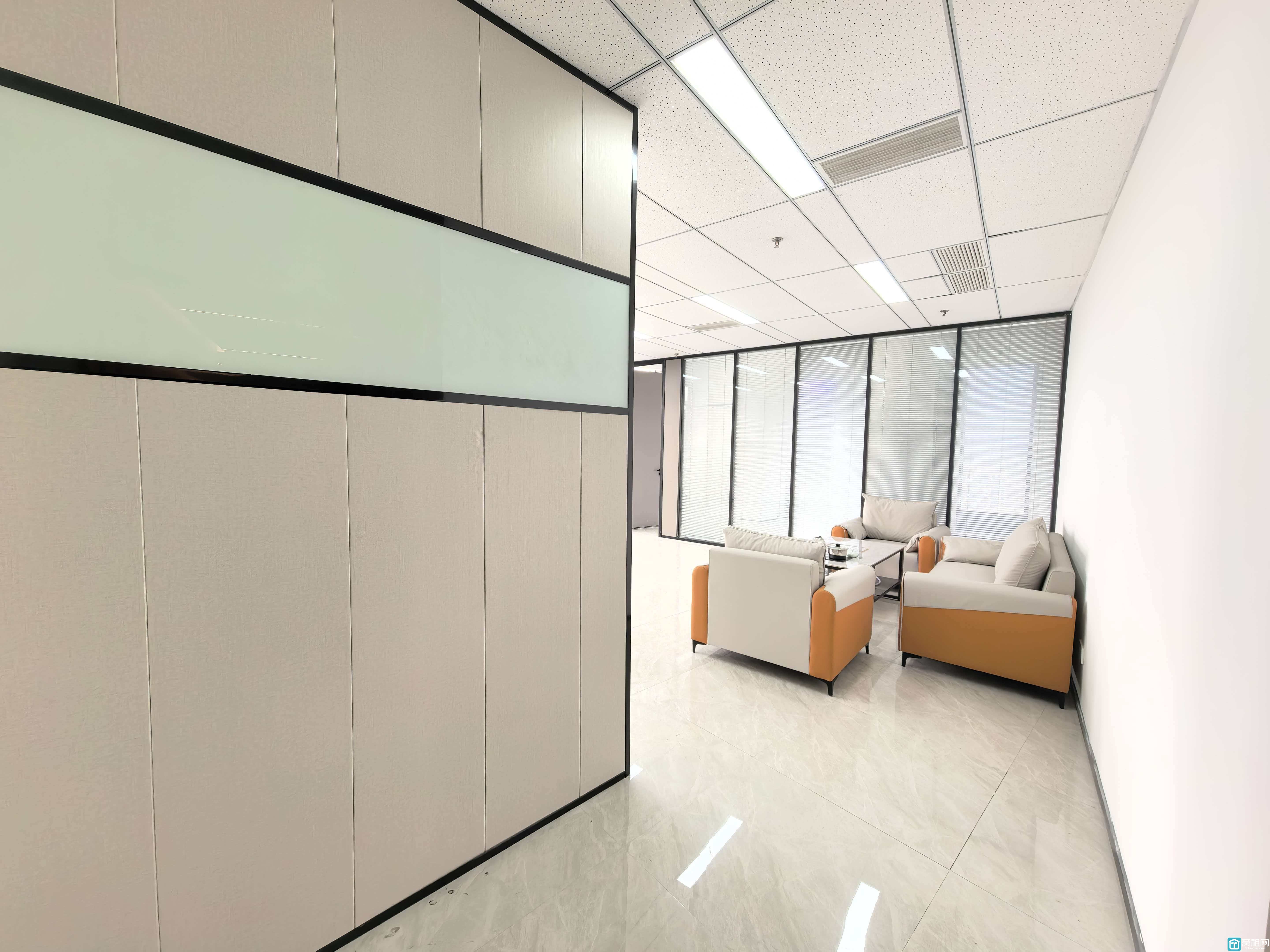 宁波江北高速口万科云谷中心大厦出租115平精装拎包办公 全新配套办公家具