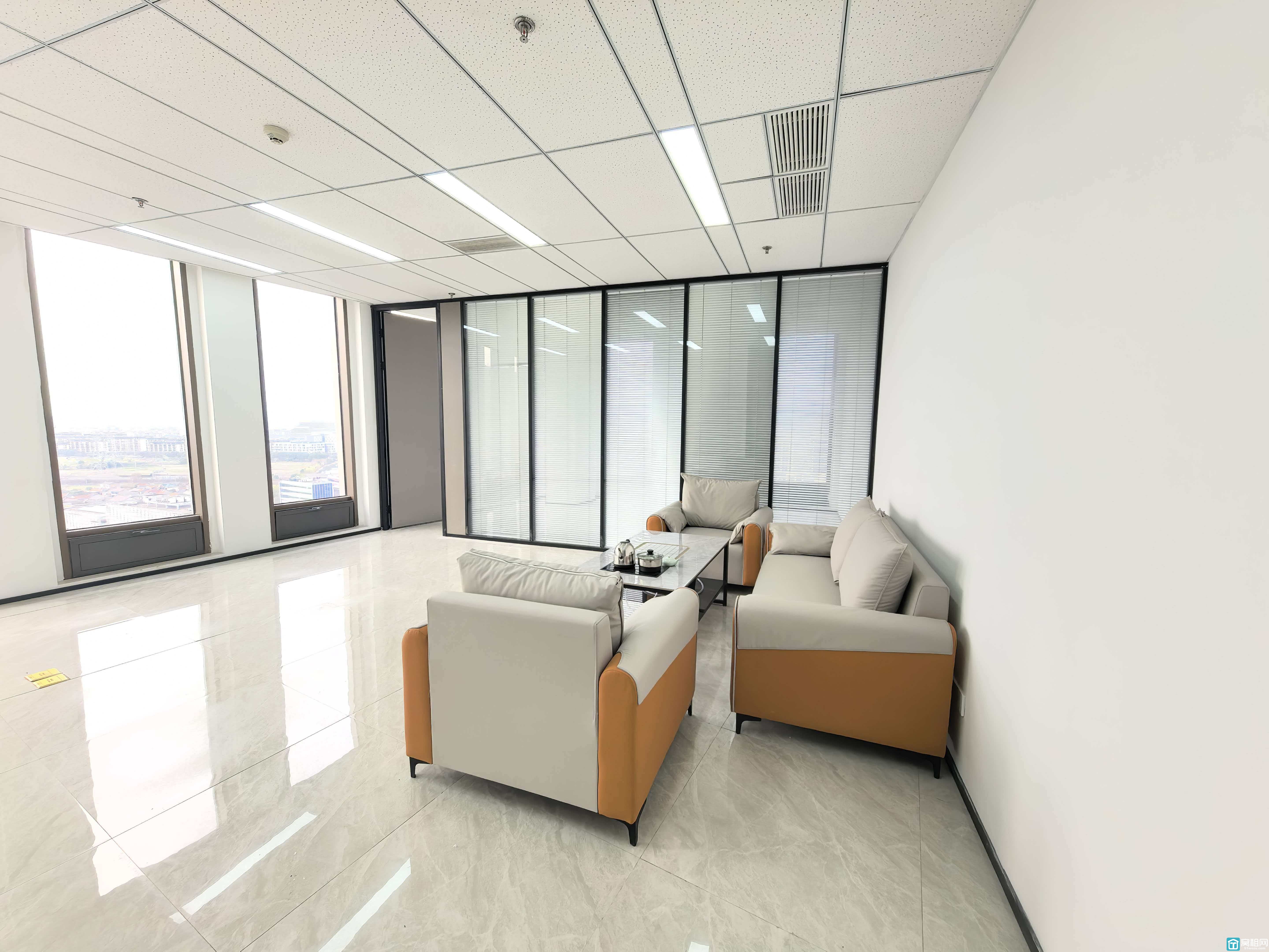 宁波江北高速口万科云谷中心大厦出租115平精装拎包办公 全新配套办公家具