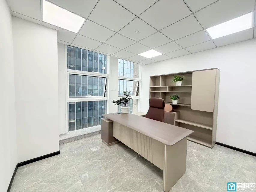 南商泰康大厦面积：120平 • 朝东 • 格局：隔间2个+员工区出租