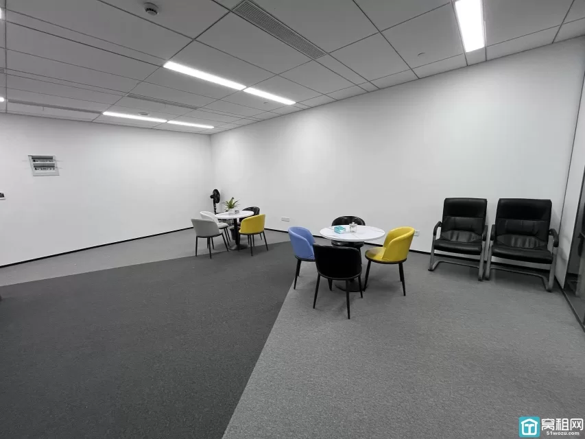 【东部新城・宁兴国贸大厦】170㎡ 精装写字楼 全套家具 含税 2.15 元 /㎡/ 天