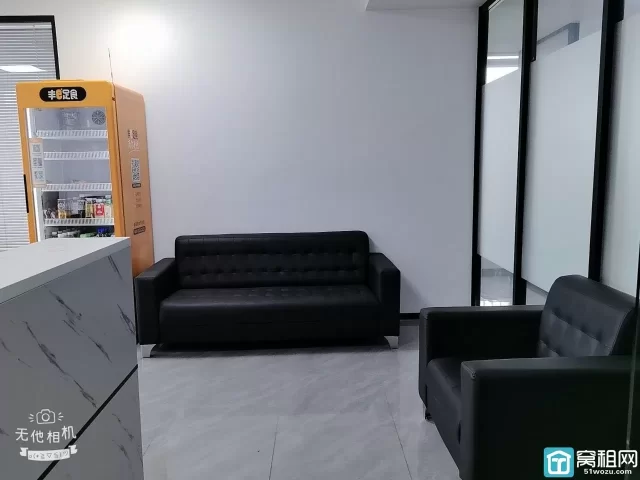 宁波海曙高桥商会大厦出租140平 / 西北朝向办公室