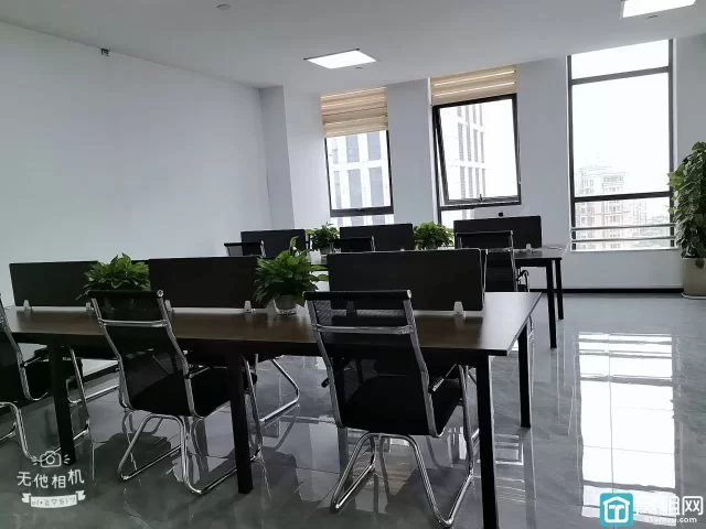 宁波海曙高桥商会大厦出租140平 / 西北朝向办公室