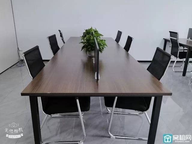 宁波海曙高桥商会大厦出租140平 / 西北朝向办公室