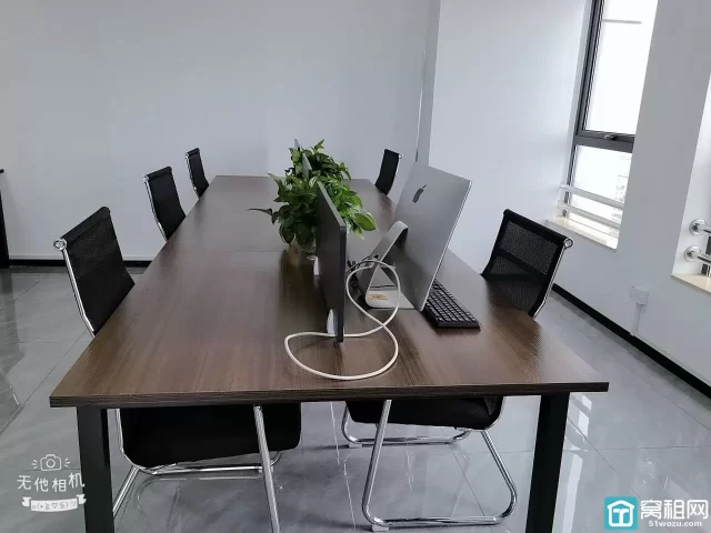 宁波海曙高桥商会大厦出租140平 / 西北朝向办公室