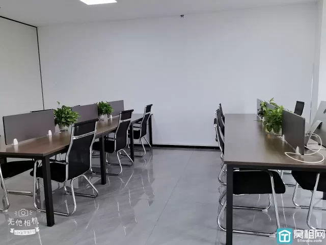 宁波海曙高桥商会大厦出租140平 / 西北朝向办公室