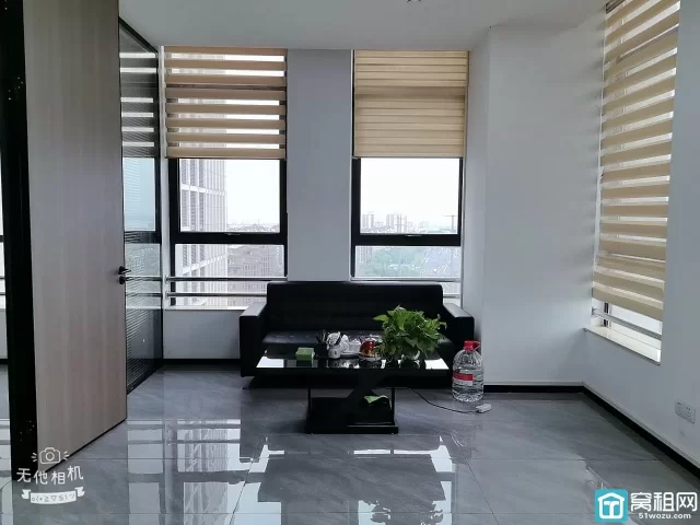 宁波海曙高桥商会大厦出租140平 / 西北朝向办公室