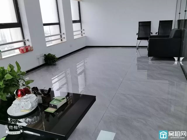 宁波海曙高桥商会大厦出租140平 / 西北朝向办公室