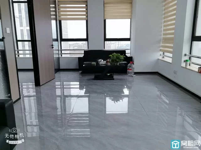 宁波海曙高桥商会大厦出租140平 / 西北朝向办公室