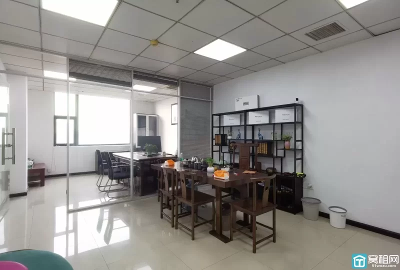 宁波鄞州区麒麟大厦精装65平、带1隔间，特惠2700月